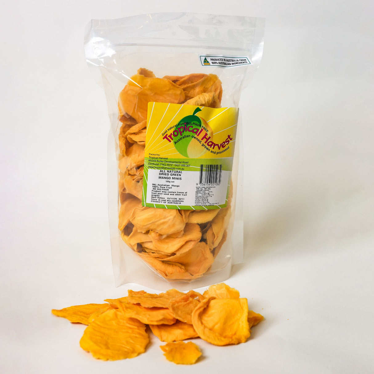 Comparison of green mango minis and mango minis showing lighter firm slices versus deeper orange sweet mango pieces