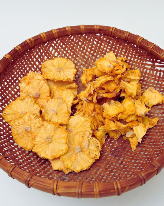 Comparison of dried pineapple flowers and dried pineapple pieces showing the difference in shape and cut